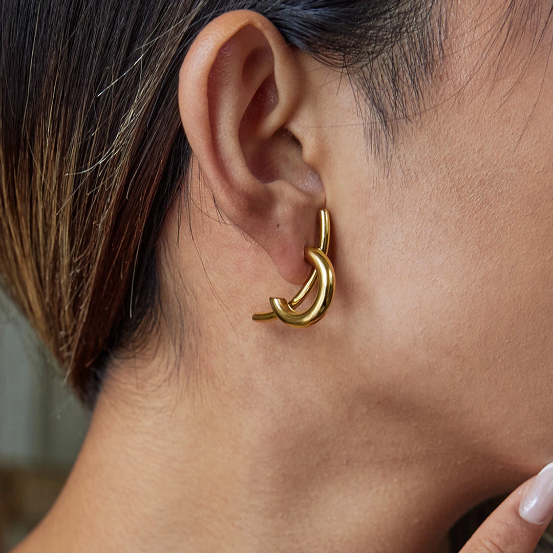 Nerra Curve Line Earrings