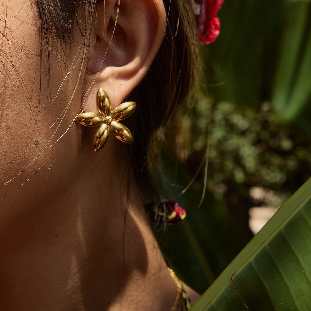 Solenne Bloom Stud Earrings