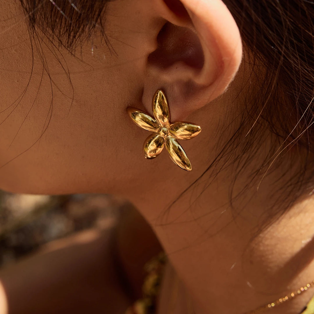 Solenne Bloom Stud Earrings
