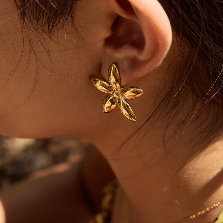 Solenne Bloom Stud Earrings