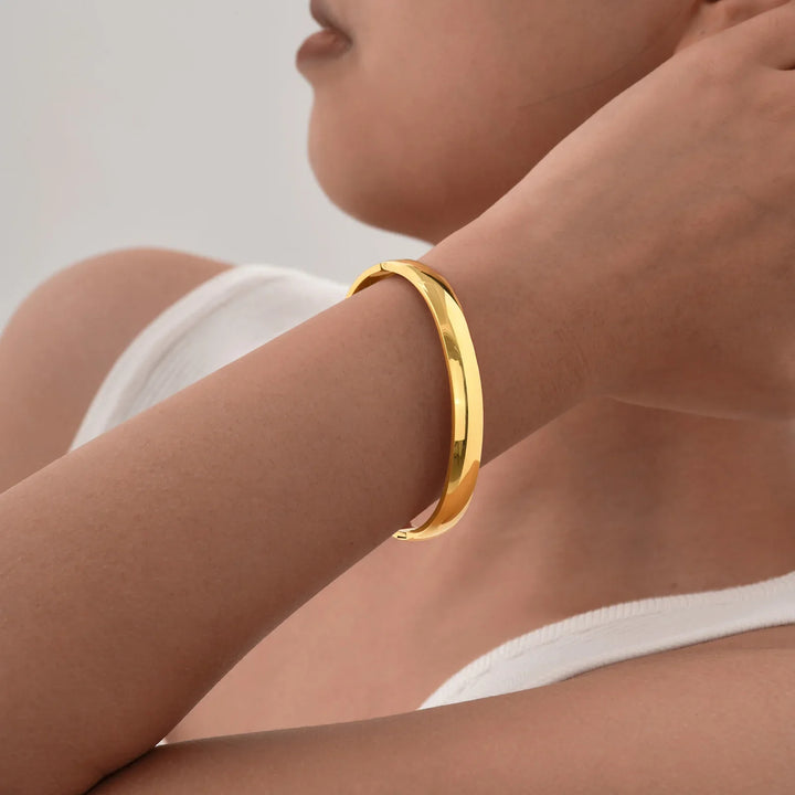 Vina Open Round Bangle Bracelet