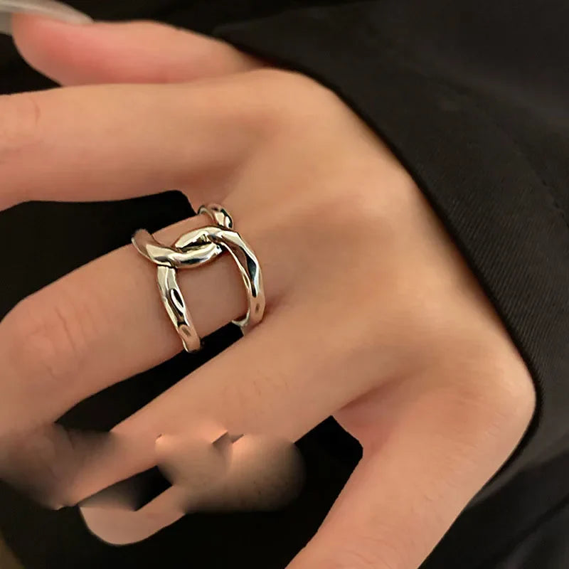 Lily Intertwined Band Ring