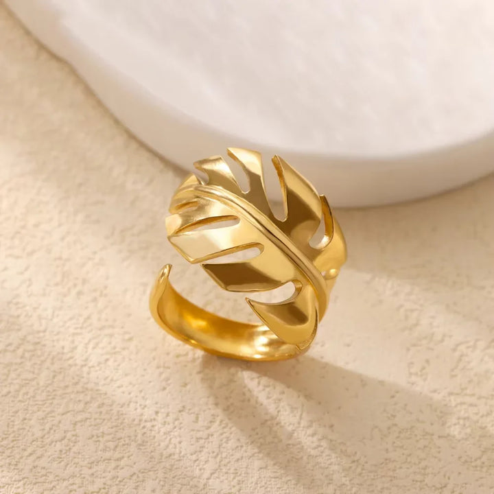 Wren Geometric Leaf Statement Ring