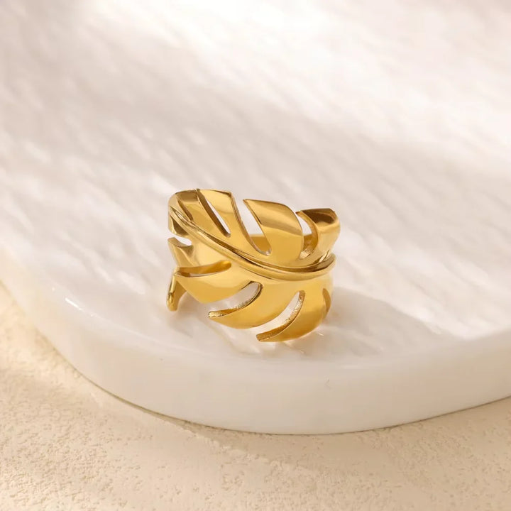 Wren Geometric Leaf Statement Ring