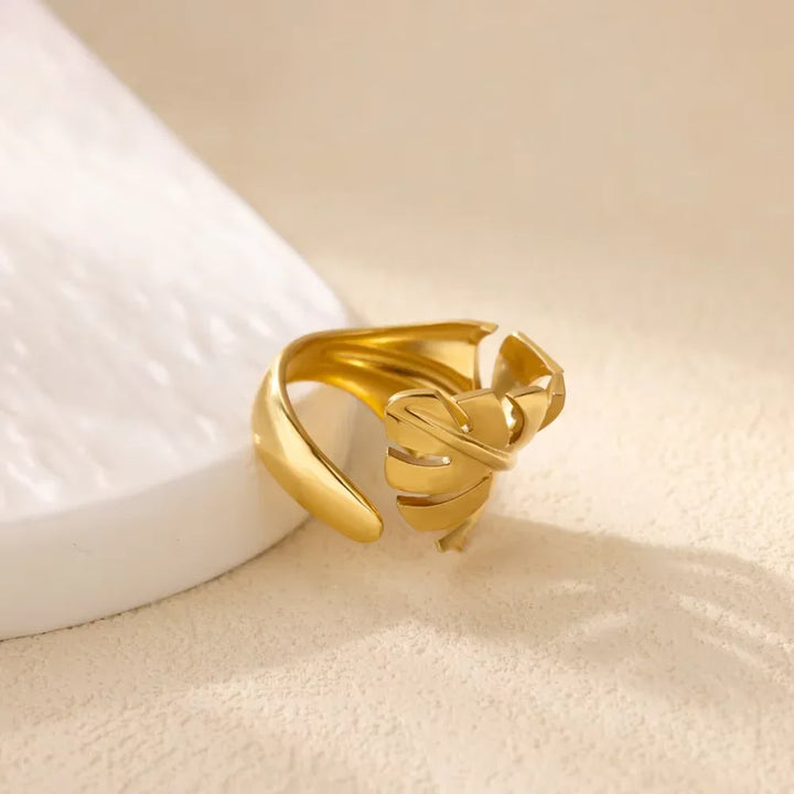 Wren Geometric Leaf Statement Ring