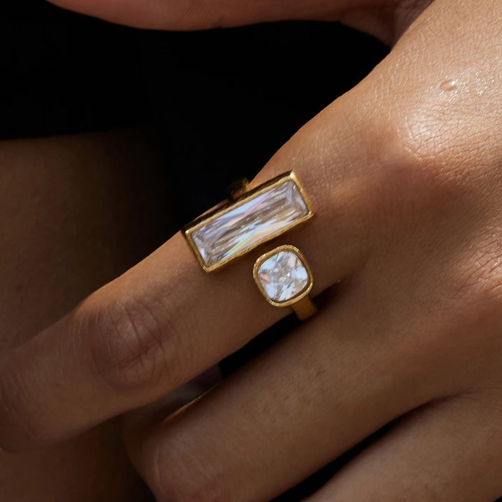 Zirel Duo Crystal Gold Ring