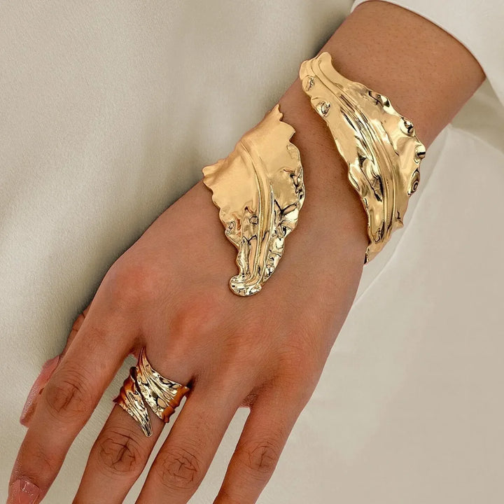 Iona Sculpted Jewelry Set