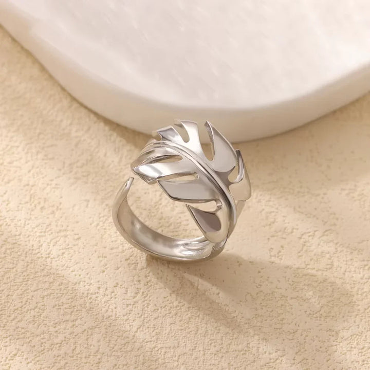 Wren Geometric Leaf Statement Ring
