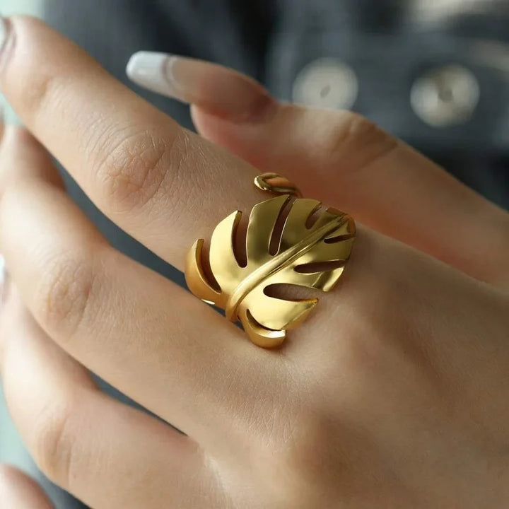 Wren Geometric Leaf Statement Ring