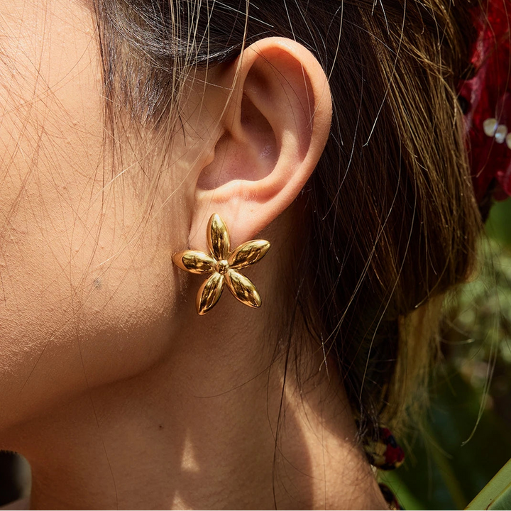 Solenne Bloom Stud Earrings