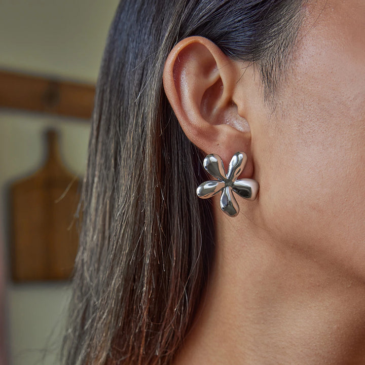 Floria Outline Petal Earrings