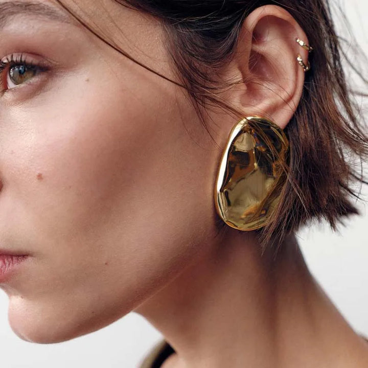 Vina Oval Geometric Stud Earrings
