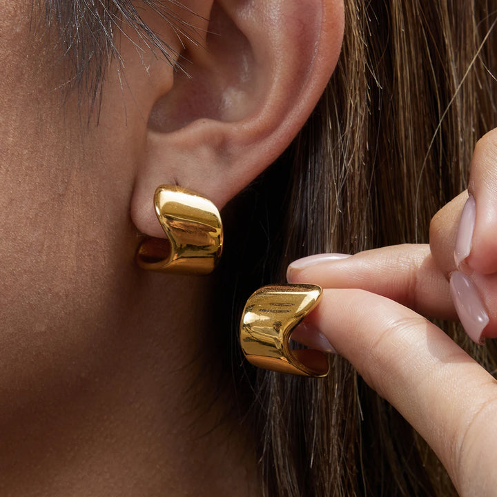 Cavira Bold Curve Earrings