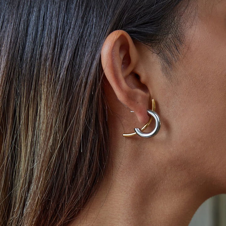 Nerra Curve Line Earrings