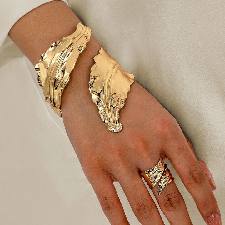 Iona Sculpted Jewelry Set