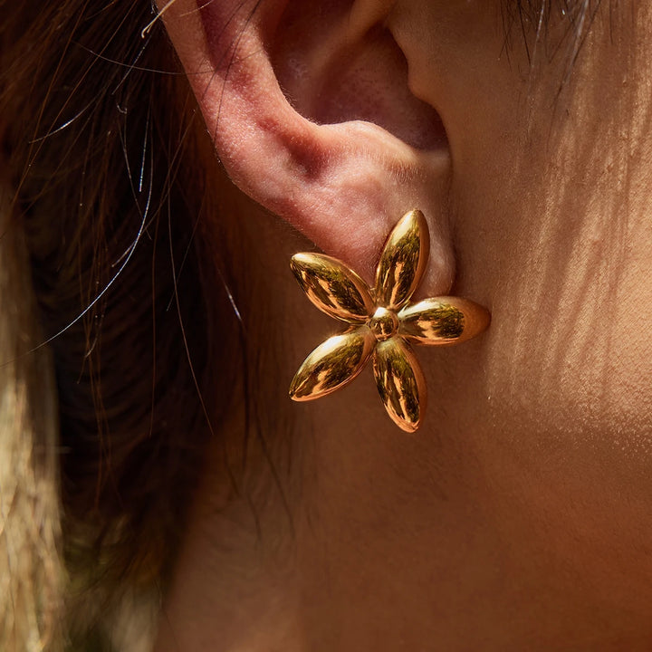 Solenne Bloom Stud Earrings