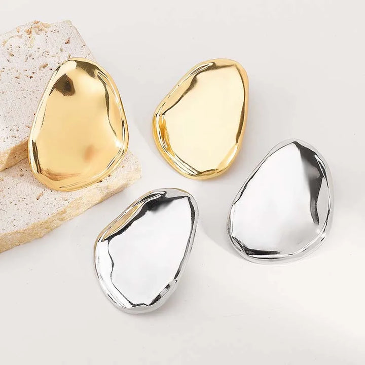 Vina Oval Geometric Stud Earrings