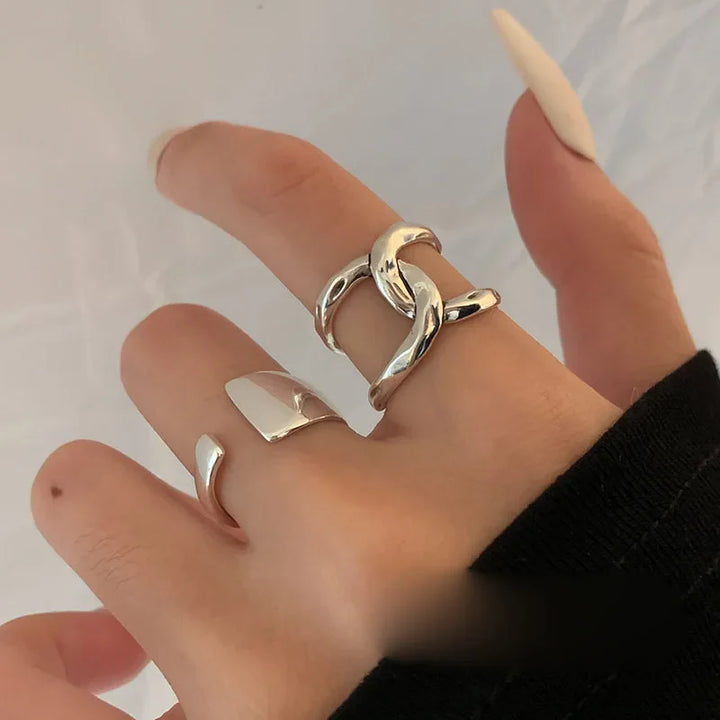Lily Intertwined Band Ring
