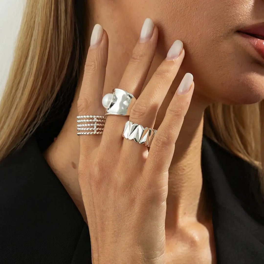 Selene Pearl Silver Ring Set