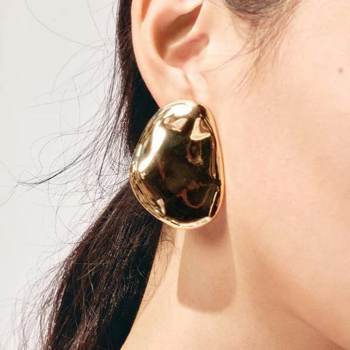 Vina Oval Geometric Stud Earrings